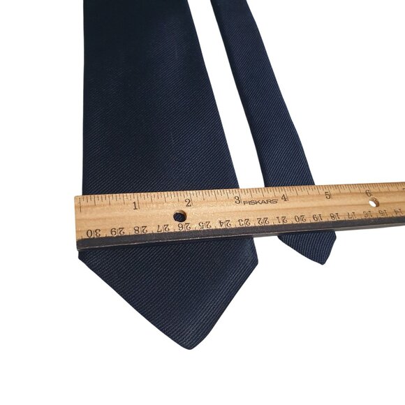 Elegant Gwynns Navy Blue Textured Silk Neck Tie Made USA 3 Inches Wide Formal Ac - Picture 3 of 6